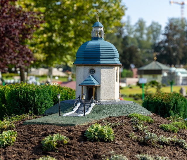 Wielkanocna Mikroarchitektura: Jak Miniaturowe Dekoracje Zmieniły Moje (i Branży) Spojrzenie na Świąteczny Stół